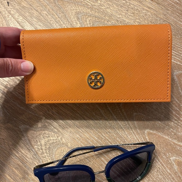 Tory Burch Navy and Teal Sunglasses - Picture 2 of 9